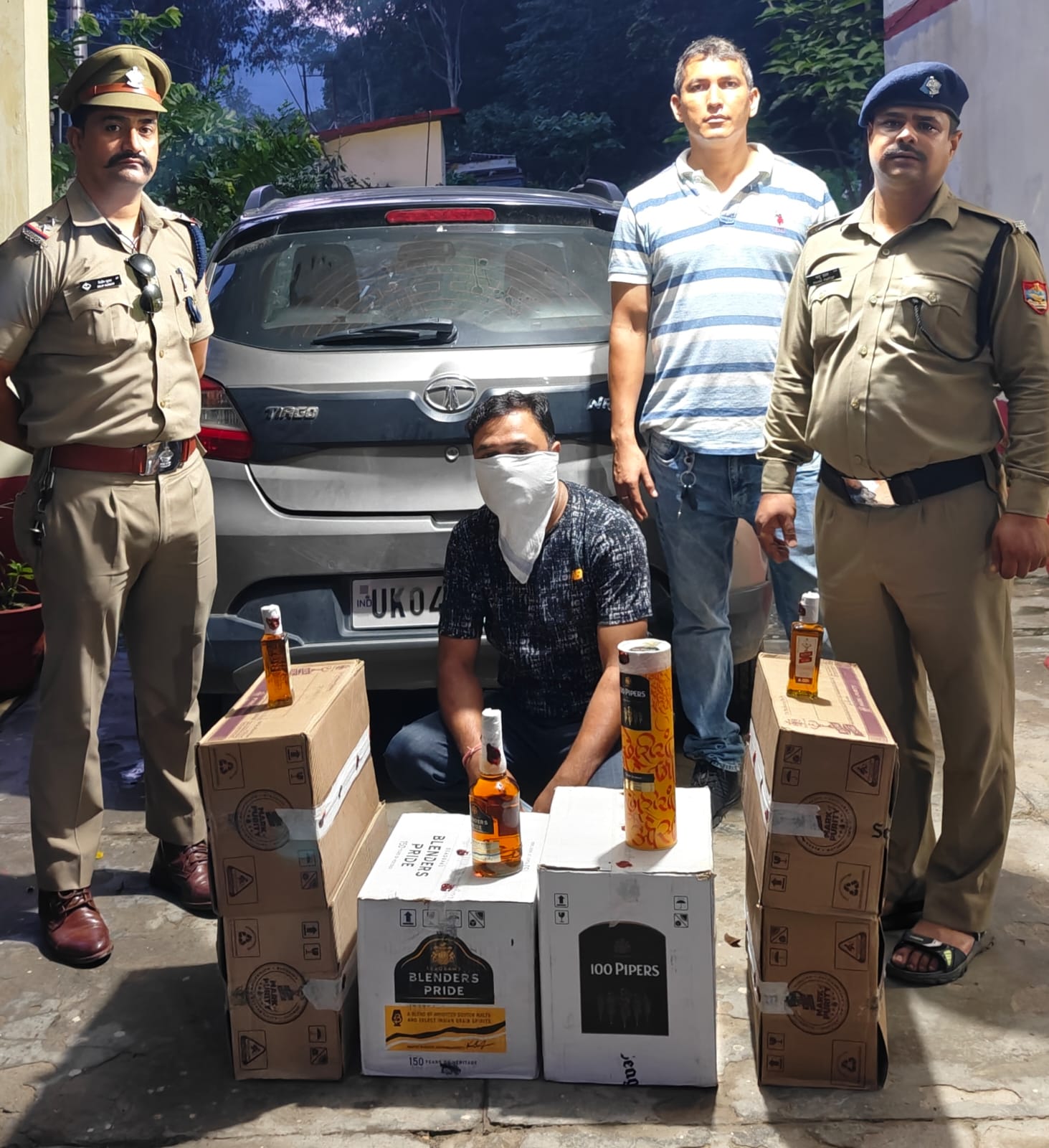 Nainital: त्रिस्तरीय पंचायत चुनाव से पहले नैनीताल पुलिस की बड़ी कार्रवाई, तीन क्षेत्रों से 4 शराब तस्कर गिरफ्तार