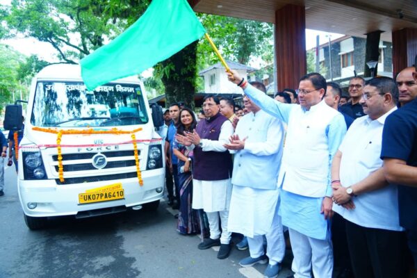 Dehradun: धामी सरकार ने शुरू की वातानुकूलित यूटीसी मिनी बस सेवा, मसूरी और नैनीताल रूट पर मिलेगी राहत