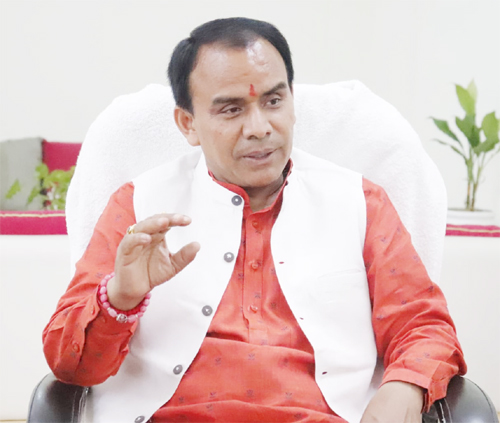 Dehradun: धामी सरकार का मेडिकल फैकल्टी स्थानांतरण नीति पर बड़ा कदम, पारदर्शिता और सुगमता पर जोर