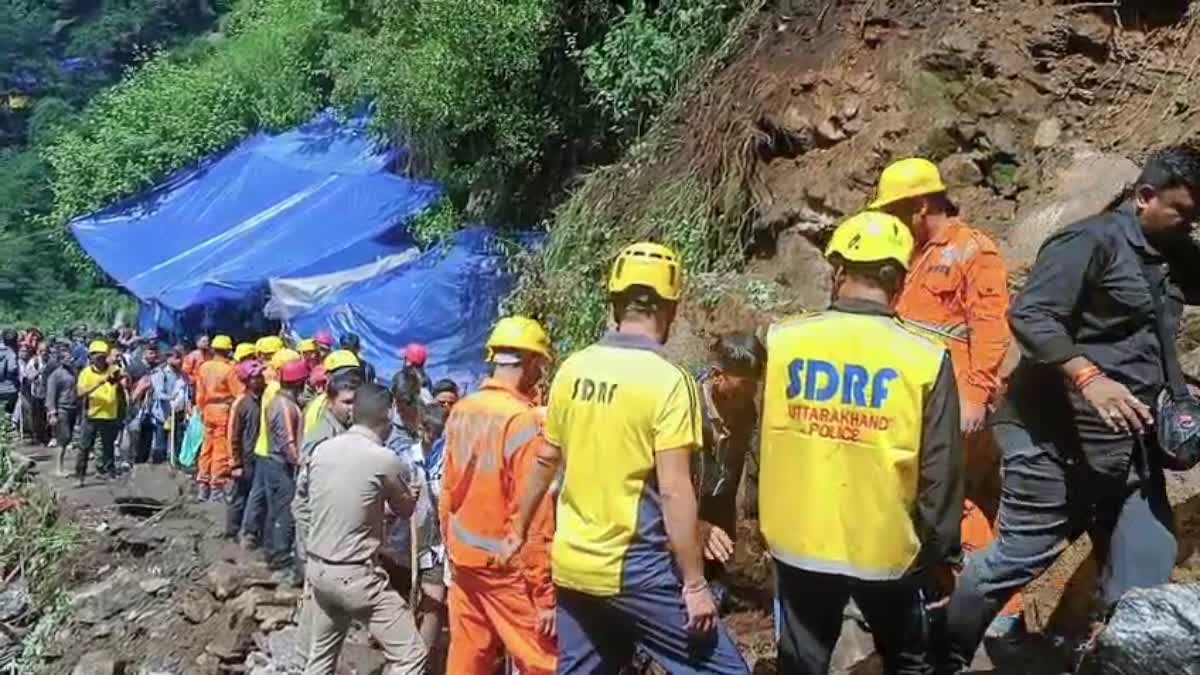 Rudraprayag: गौरीकुंड के पास भूस्खलन से केदारनाथ यात्रा बाधित, हजारों तीर्थ यात्री फंसे