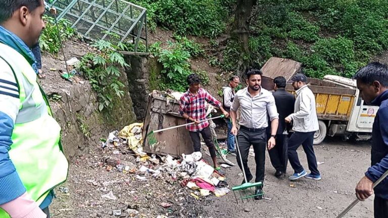 Nainital: स्वच्छ और सुंदर नैनीताल के लिए विशेष सफाई अभियान शुरू, एसडीएम खुद उतरे मैदान में