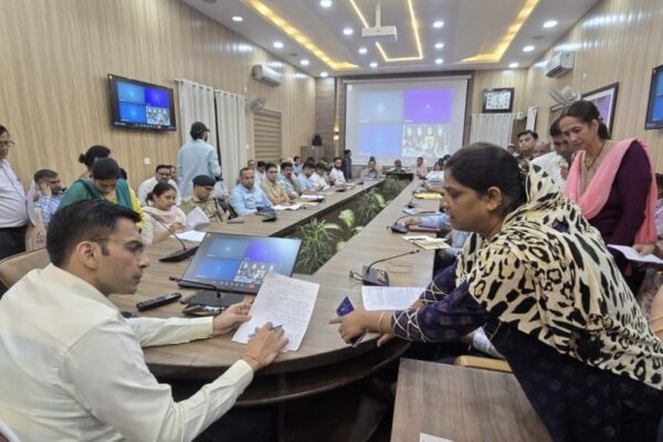 Dehradun: जनता दर्शन में विधवा की गुहार पर डीएम सविन बंसल सख्त, पांच दिन में नियुक्ति प्रक्रिया पूरी कराई
