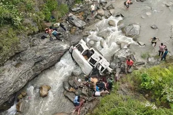 Pithoragarh: पिथौरागढ़ में दर्दनाक हादसा, मुवानी-बोकटा मार्ग पर जीप खाई में गिरी, दो बच्चों समेत आठ की मौत