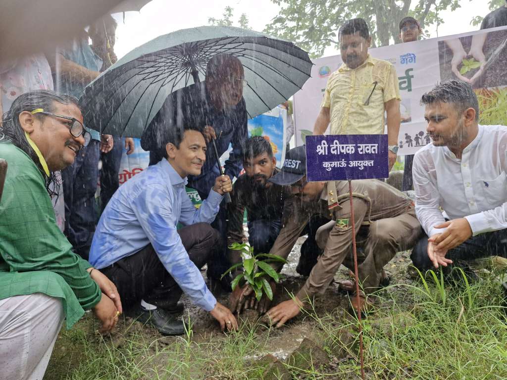 Haldwani: हरेले पर्व पर हल्द्वानी के सिटी फॉरेस्ट में विशेष पौधारोपण कार्यक्रम, बारिश में भी दिखा उत्साह