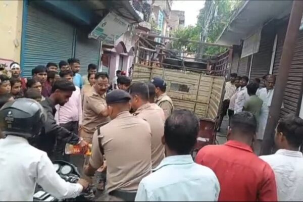 Rudrapur: रुद्रपुर में नहर से मिला अज्ञात युवक का शव, बोरे से ढका ऊपरी हिस्सा देख दहशत में आए लोग
