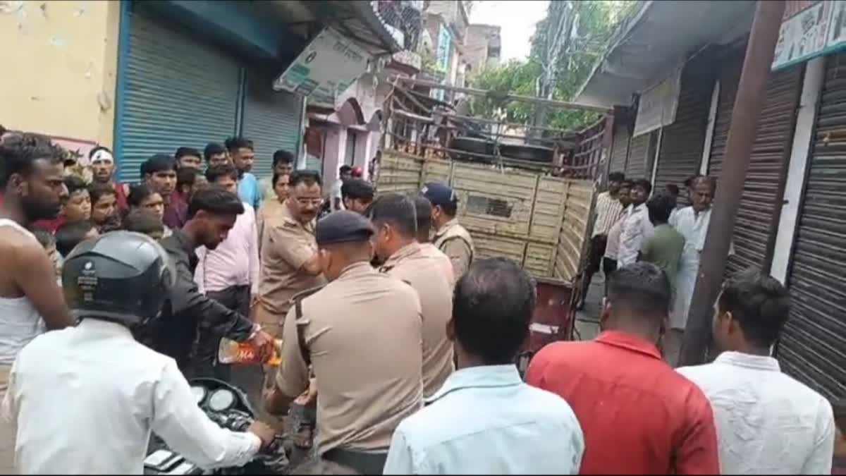Rudrapur: रुद्रपुर में नहर से मिला अज्ञात युवक का शव, बोरे से ढका ऊपरी हिस्सा देख दहशत में आए लोग