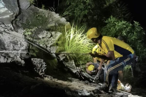 Uttarakhand: देवप्रयाग के पास श्रद्धालुओं की बाइक खाई में गिरी, दो घायल, SDRF ने रातभर चलाया रेस्क्यू अभियान
