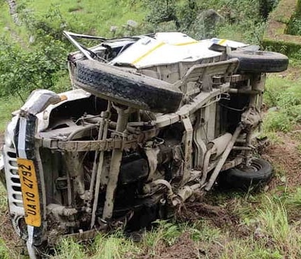 Uttarkashi: उत्तरकाशी में दर्दनाक हादसा, अनियंत्रित वाहन खाई में गिरा, चालक की मौके पर मौत