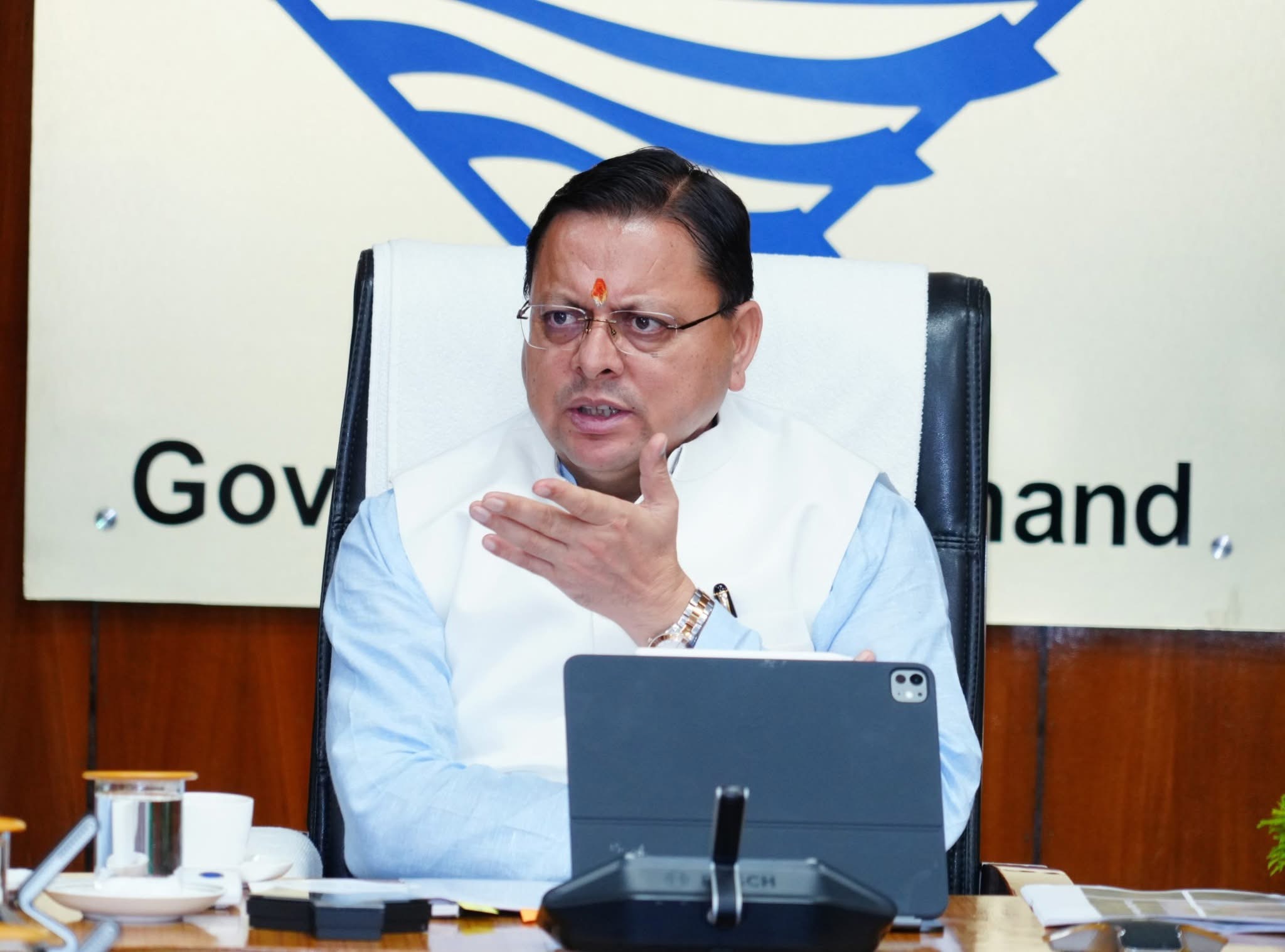 Dehradun: शहरी विकास की योजनाओं पर सीएम धामी सख्त, स्वच्छता और नागरिक सुविधाओं में हो सुधार का निर्देश