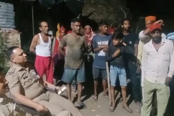 Ramnagar: रामनगर के ग्रामीण इलाकों में रात को उड़ रहा संदिग्ध ड्रोन, डरे सहमे लोग कर रहे खुद निगरानी