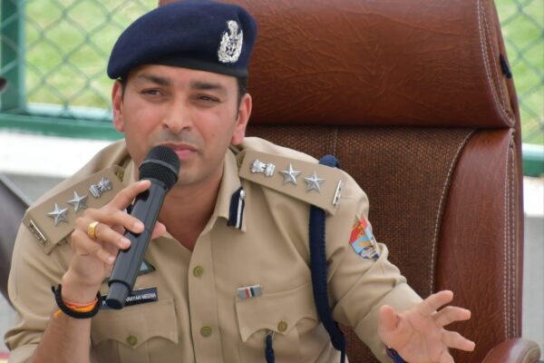 Nainital: पंचायत चुनाव को लेकर नैनीताल पुलिस सतर्क, चार ब्लॉकों से मतदान ड्यूटी पर रवाना किए गए सुरक्षा कर्मी