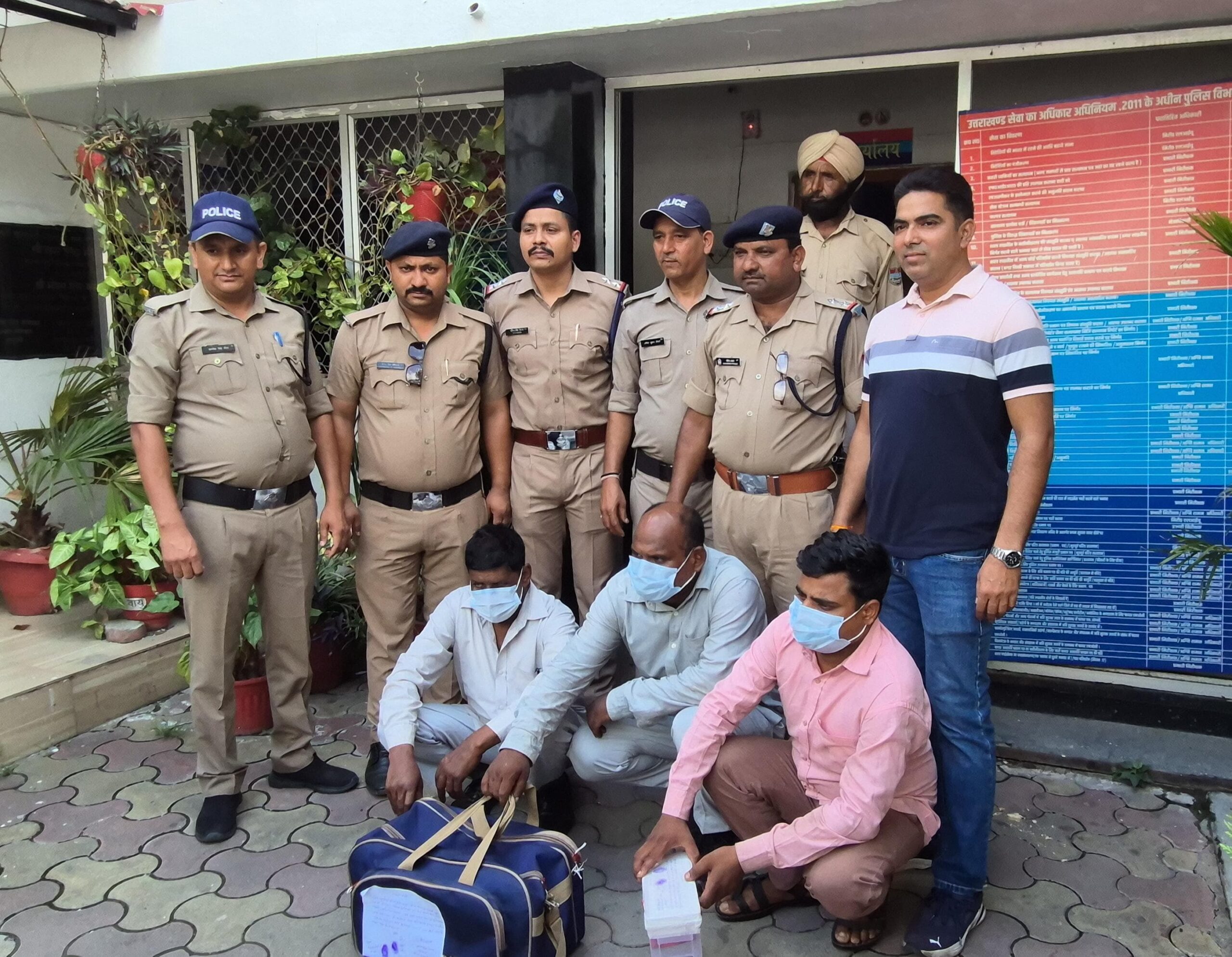 Haldwani: हल्द्वानी रोडवेज के पास लिफाफा गैंग की बड़ी लूट का पर्दाफाश, गैंग लीडर समेत तीन गिरफ्तार