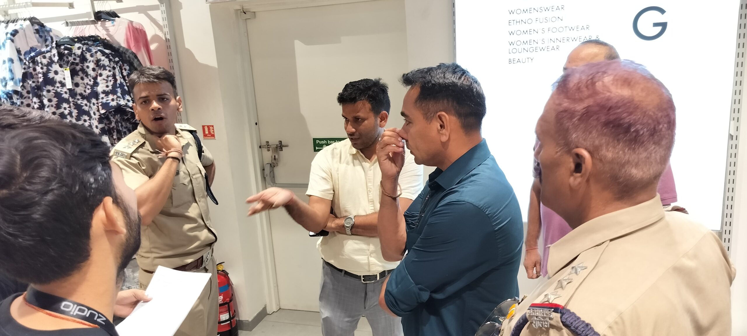 Haldwani: हल्द्वानी में शॉपिंग कॉम्प्लेक्सों का औचक निरीक्षण, अग्नि सुरक्षा में गंभीर खामियां उजागर