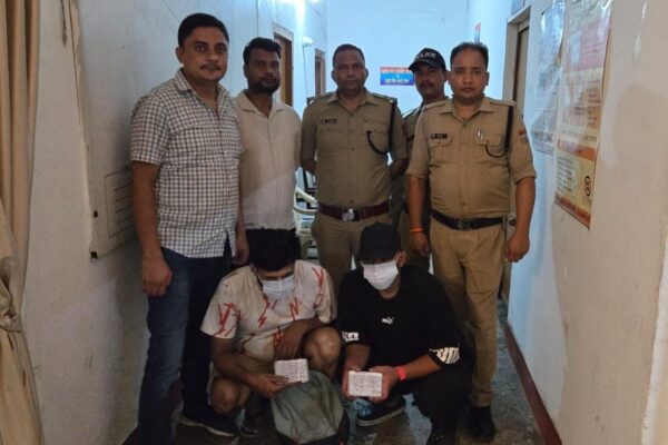 Nainital: नैनीताल में पंचायत चुनाव से पहले पुलिस का नशा तस्करों पर बड़ा एक्शन, 27.20 ग्राम स्मैक के साथ तीन गिरफ्तार Nainital: नैनीताल में पंचायत चुनाव से पहले पुलिस का नशा तस्करों पर बड़ा एक्शन, 27.20 ग्राम स्मैक के साथ तीन गिरफ्तार