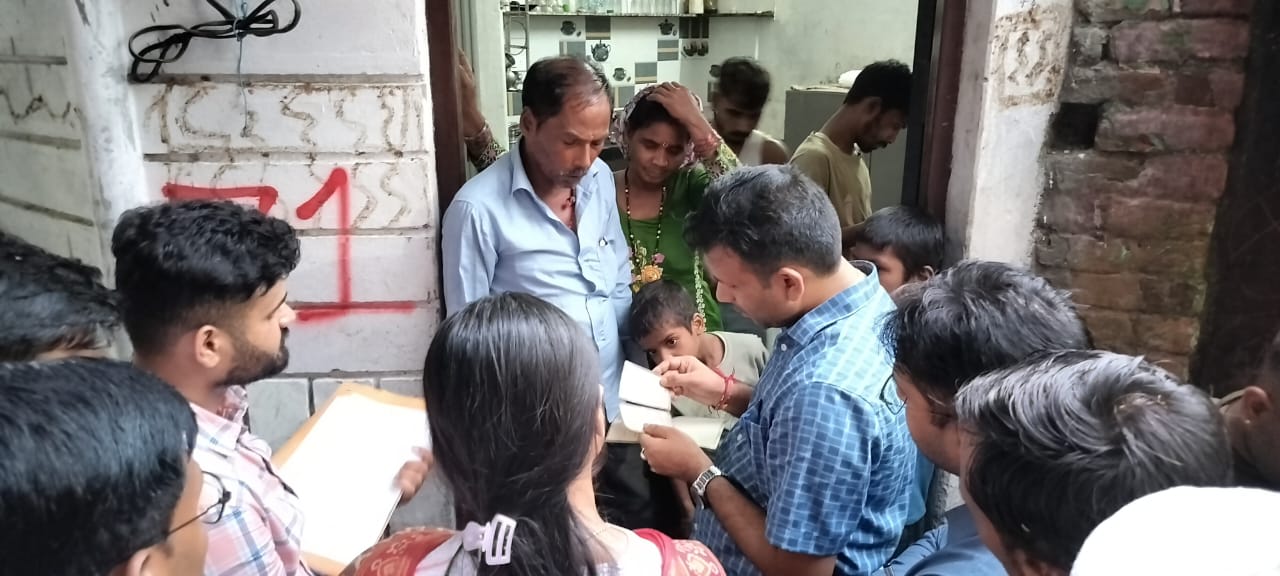 Haldwani: हल्द्वानी में रेलवे भूमि पर चला अतिक्रमण हटाओ अभियान, 90 से अधिक अवैध कब्जों की पहचान