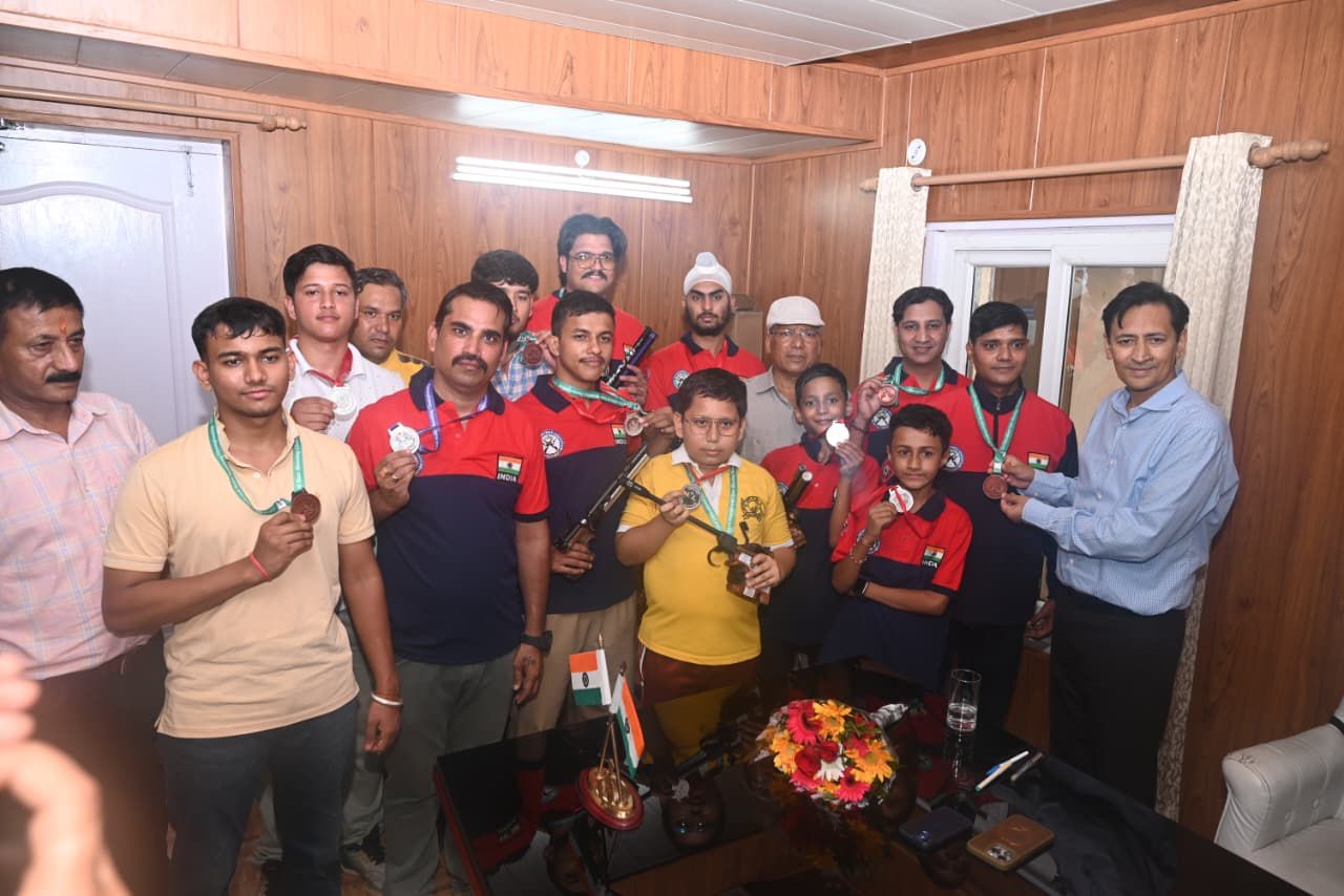 Haldwani: आयुक्त दीपक रावत ने जनता मिलन में रामनगर के जिप्सी चालकों को परमिट की बड़ी सौगात, नागरिक समस्याओं का तत्काल निस्तारण
