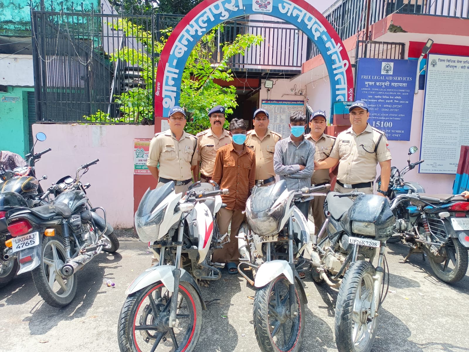 Haldwani: गौला बाईपास से दो शातिर बाइक चोर गिरफ्तार, तीन चोरी की मोटरसाइकिलें बरामद