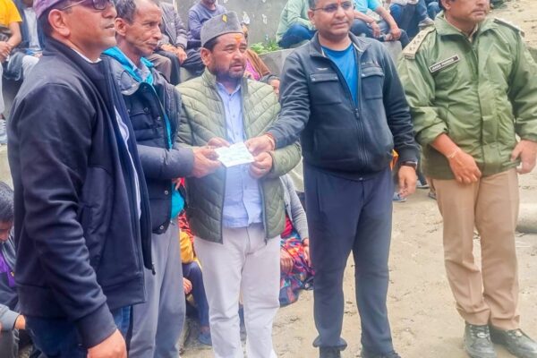 Dehradun: धराली में 98 आपदा प्रभावित परिवारों को पाँच-पाँच लाख की सहायता, सीएम धामी ने दिलाया पुनर्वास का भरोसा