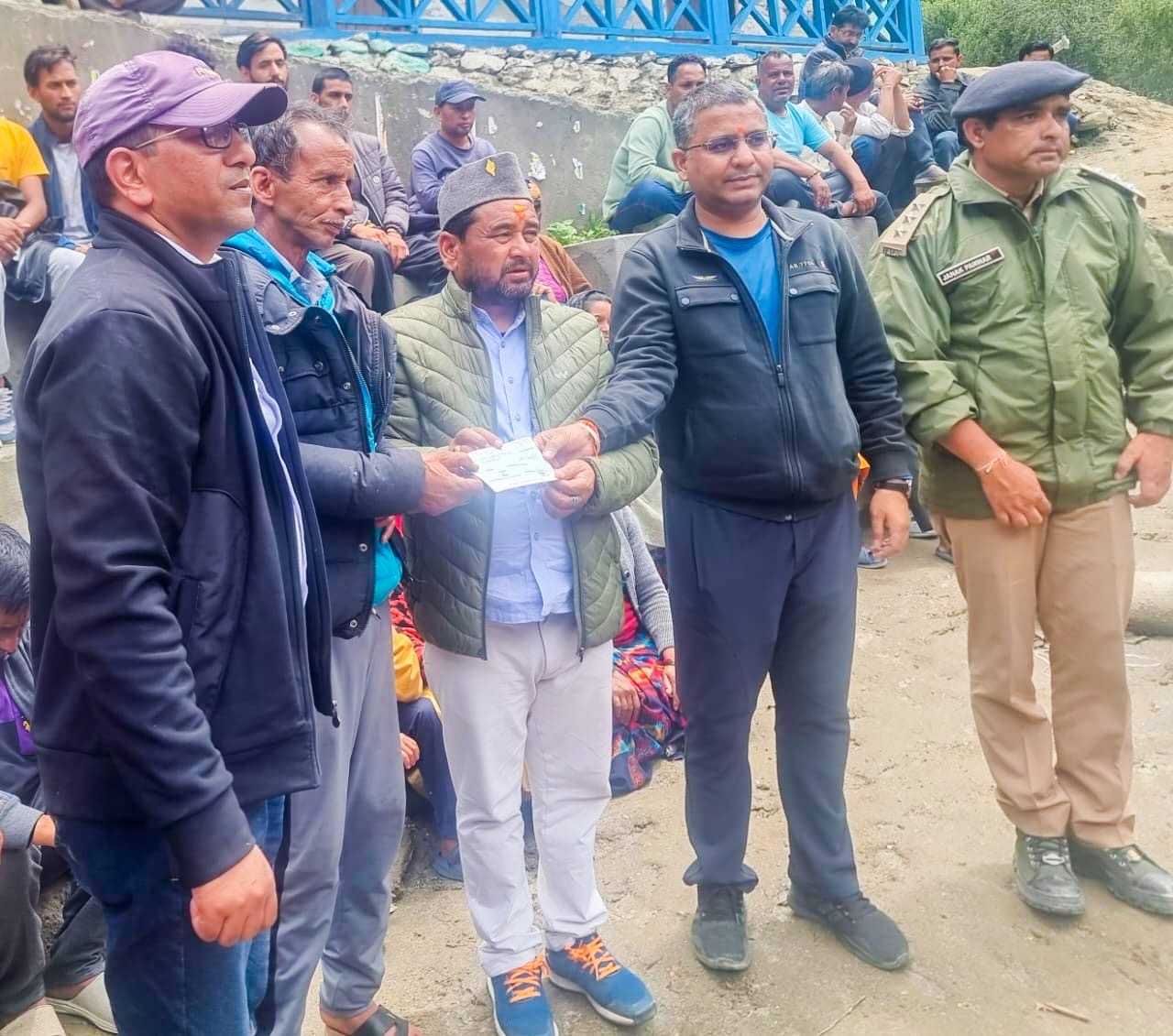 Dehradun: धराली में 98 आपदा प्रभावित परिवारों को पाँच-पाँच लाख की सहायता, सीएम धामी ने दिलाया पुनर्वास का भरोसा