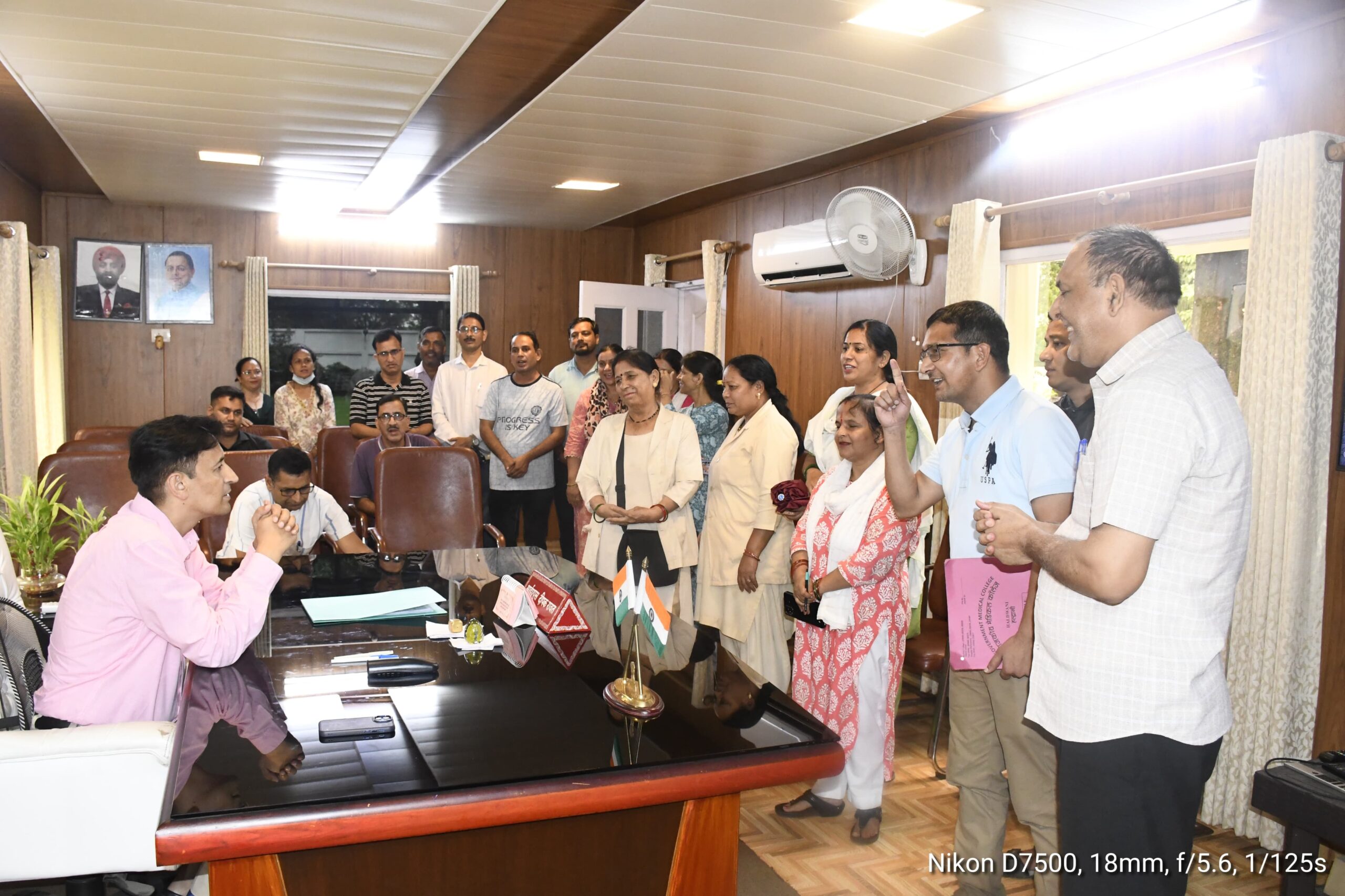 Haldwani: जनसुनवाई में भूमि विवाद, वेतन बकाया और धोखाधड़ी मामलों पर आयुक्त दीपक रावत की सख्त कार्रवाई के निर्देश