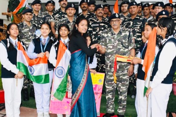 Ranikhet: राष्ट्रीय ध्वज भारत की एकता और अखंडता का प्रतीक: अमित कुमार