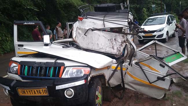 Uttarakhand: उत्तराखंड में भारी बारिश के बीच बड़ा हादसा, सिद्धबली मंदिर के पास चट्टान गिरने से दो की मौत, पांच घायल