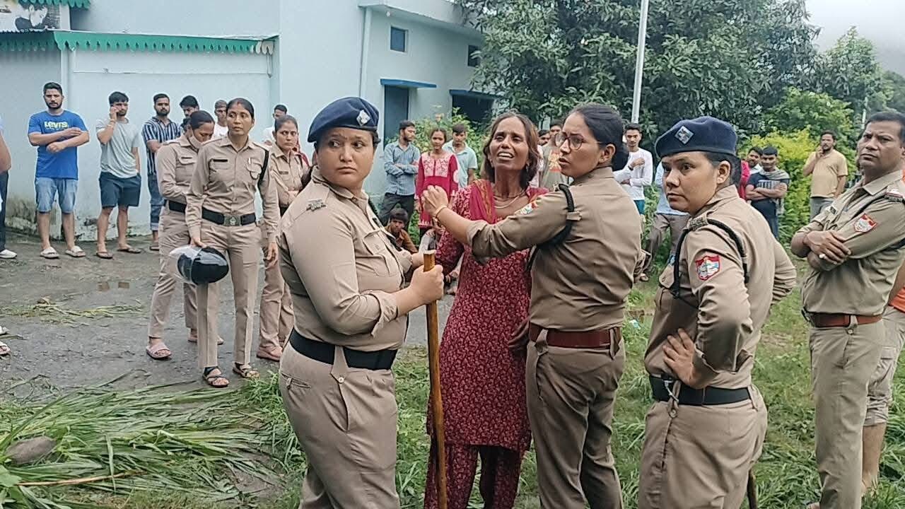 Haldwani: गौलापार में लापता नाबालिग का शव गड्ढे में दबा मिला, गला घोंटकर हत्या की आशंका से इलाके में दहशत
