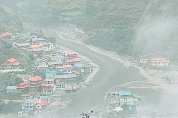 Uttarkashi: उत्तरकाशी की खीरगंगा में बादल फटने से भारी तबाही, कई होटल और बाजार तबाह, राहत कार्य जारी