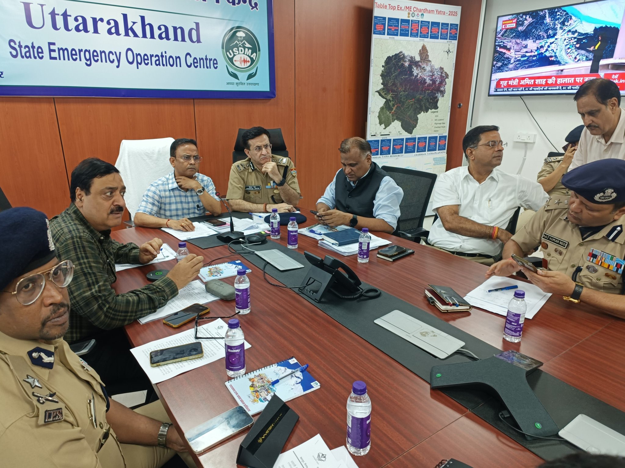 Uttarkashi: उत्तरकाशी आपदा में धराली में 25 फीट मलबा, रेस्क्यू में मौसम बाधा, 3 IAS अफसर तैनात