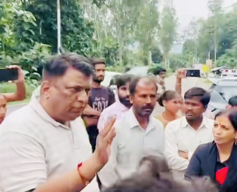 Haldwani: काठगोदाम थाना पहुंचकर पुलिस पर भड़क उठे पूर्व विधायक नारायण पाल, 10 साल के अमित मौर्य की हत्या से हल्द्वानी में उबाल