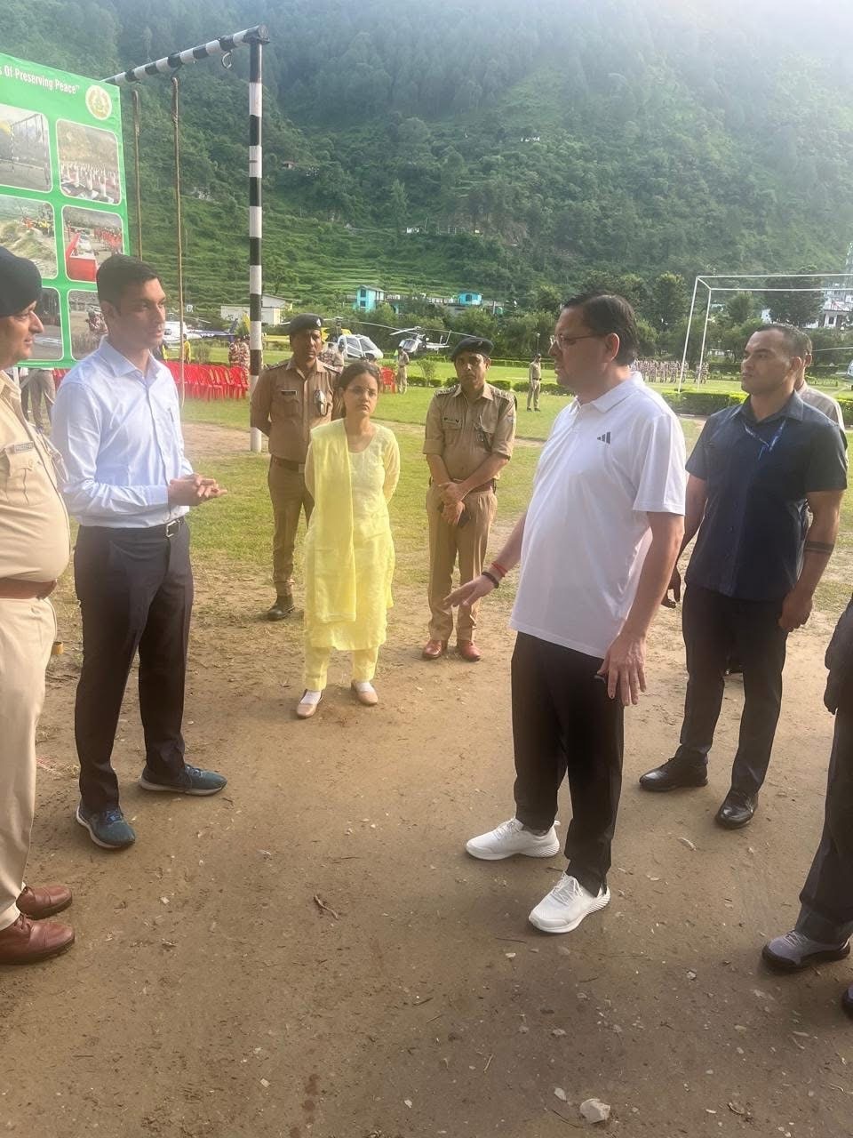Uttarkashi: उत्तरकाशी में राहत-बचाव कार्यों की समीक्षा, मुख्यमंत्री धामी ने दिए त्वरित बहाली के निर्देश