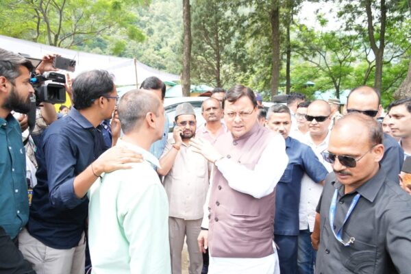 Uttarkashi: धामी की निगरानी में धराली में राहत-बचाव तेज, तीन दिन से उत्तरकाशी में डटे मुख्यमंत्री