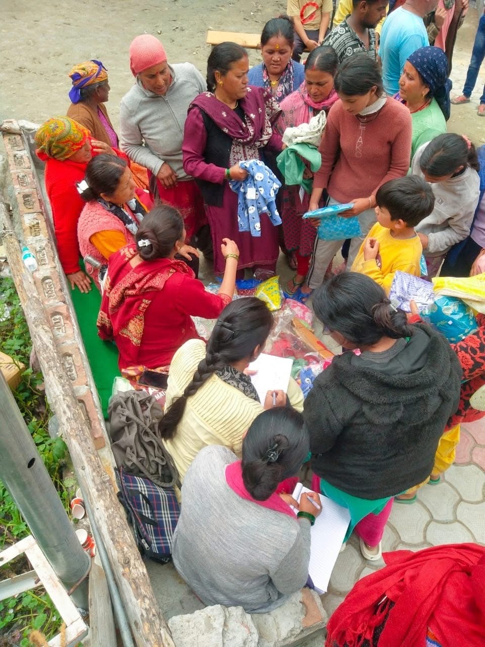 Uttarkashi: धराली-हर्षिल में आपदा राहत कार्य तेज, हेलीकॉप्टर से पहुंचाई जा रही खाद्यान्न सामग्री