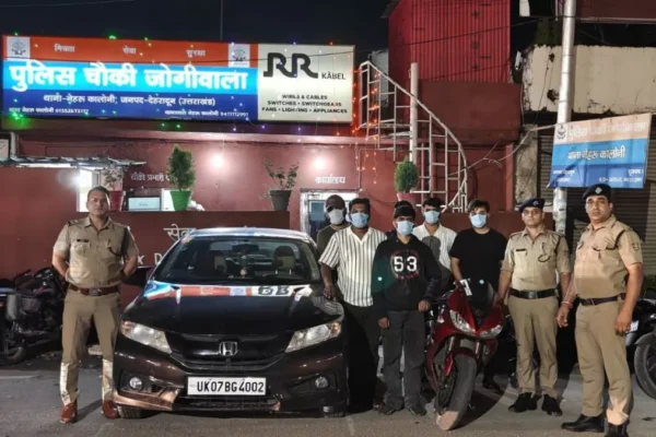Dehradun: मॉल ऑफ देहरादून की छत पर स्वतंत्रता दिवस पर स्टंटबाजी, पांच युवक गिरफ्तार