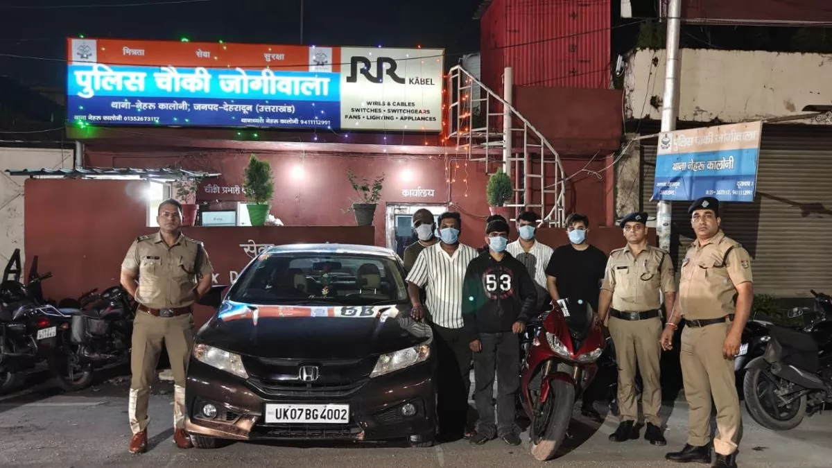 Dehradun: मॉल ऑफ देहरादून की छत पर स्वतंत्रता दिवस पर स्टंटबाजी, पांच युवक गिरफ्तार