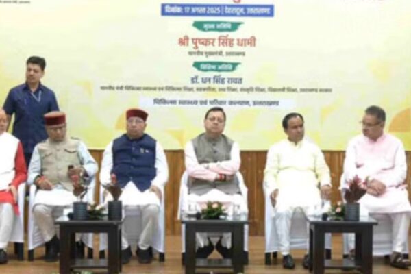 Dehradun: धामी सरकार ने 220 चिकित्सा अधिकारियों को दिए नियुक्ति पत्र, पारदर्शी भर्ती प्रक्रिया से 24 हजार से अधिक युवाओं को मिला रोजगार