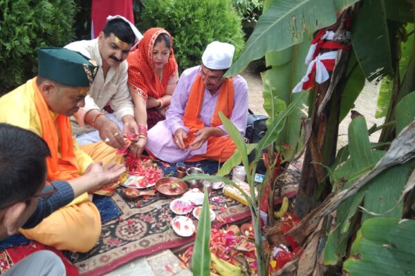 Ranikhet: रानीखेत में मां नंदा-सुनंदा महोत्सव का आगाज़, कदली वृक्ष यात्रा निकाली गई