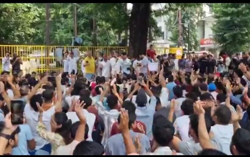 Haldwani: हल्द्वानी में पेपर लीक के खिलाफ छात्रों का विरोध प्रदर्शन