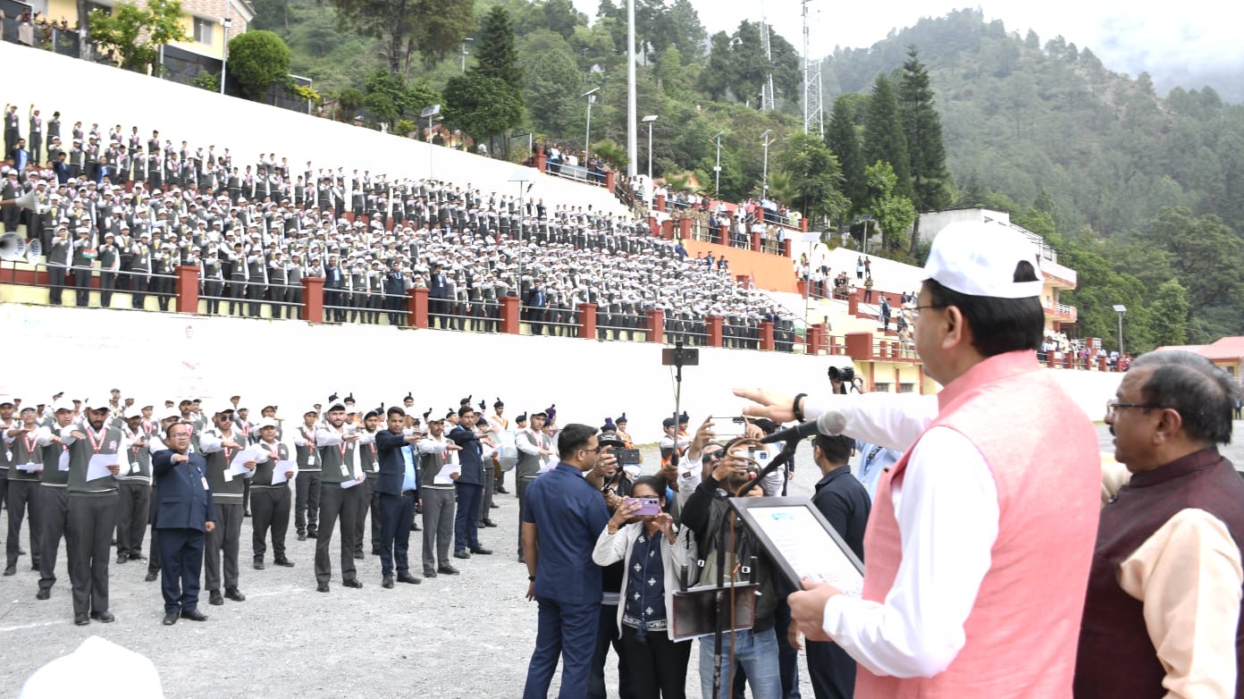 Nainital: सीएम धामी ने छात्रों संग ली स्वच्छता की गंगा शपथ, जनभागीदारी से स्वच्छ उत्तराखंड का आह्वान