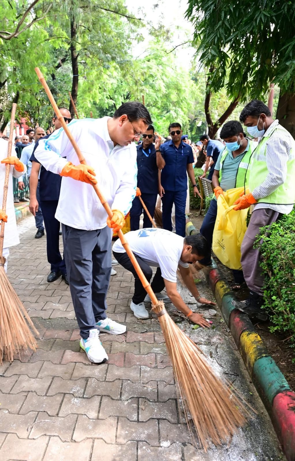 Dehradun: मुख्यमंत्री धामी ने किया स्वच्छोत्सव-2025 का शुभारंभ, स्वच्छता को जनआंदोलन बनाने का किया आह्वान