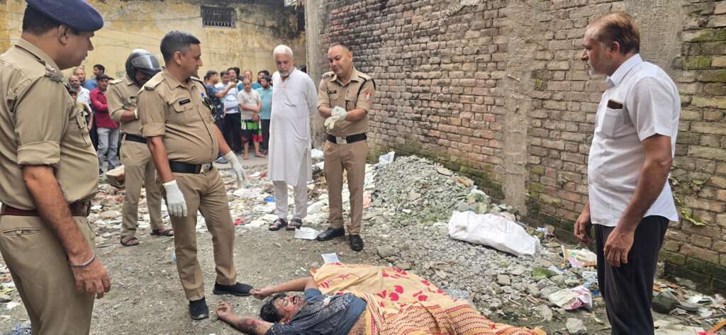 Haldwani: हल्द्वानी में खाली प्लॉट से युवक का रहस्यमयी शव बरामद, पुलिस कारणों की जांच में जुटी