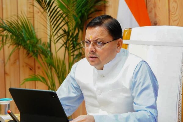 Dehradun: मुख्यमंत्री धामी ने जिलाधिकारियों संग समीक्षा बैठक में दिए सख्त निर्देश, आपदा राहत से लेकर धर्मांतरण कानून और गौ-तस्करी पर कड़ा रुख