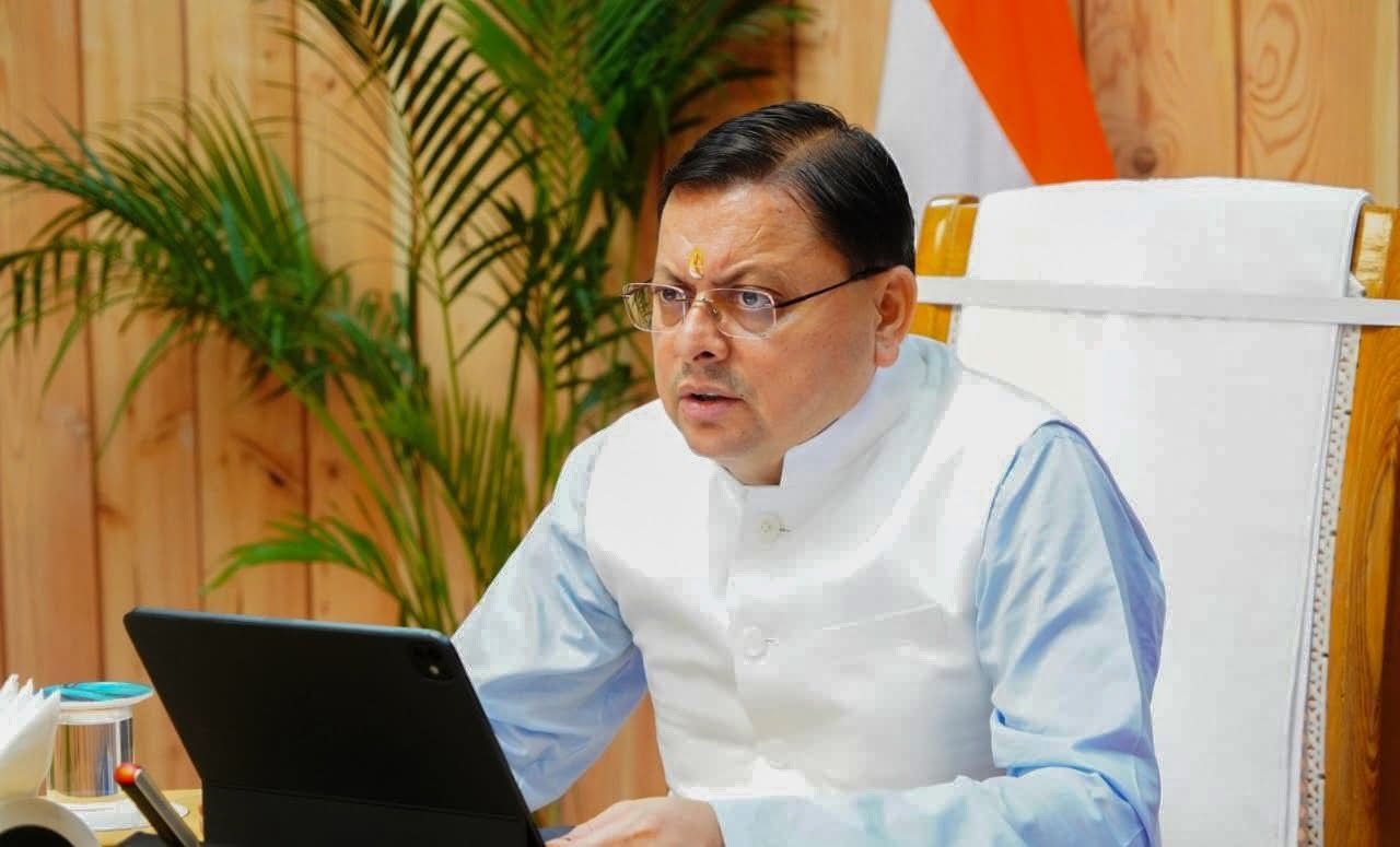 Dehradun: मुख्यमंत्री धामी ने जिलाधिकारियों संग समीक्षा बैठक में दिए सख्त निर्देश, आपदा राहत से लेकर धर्मांतरण कानून और गौ-तस्करी पर कड़ा रुख