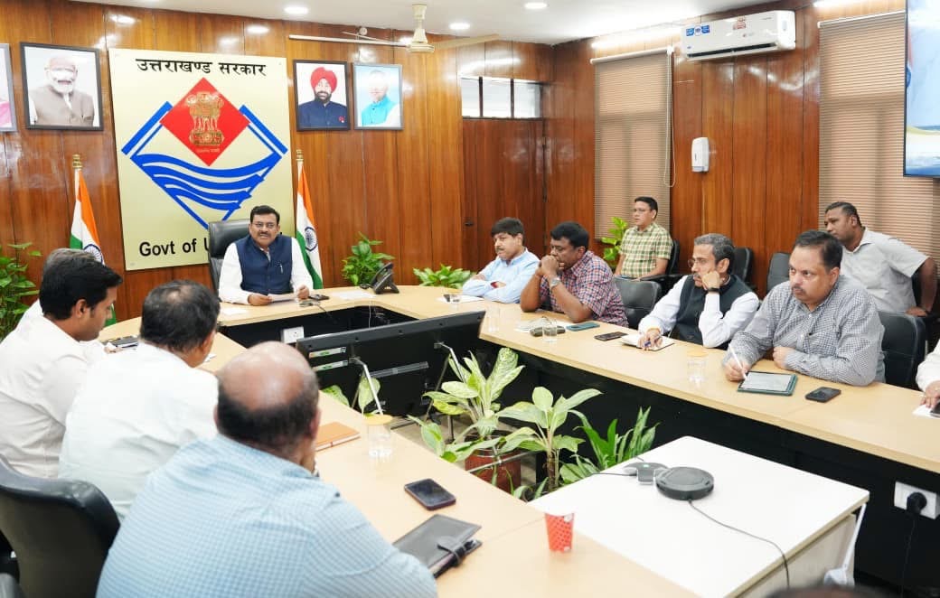 Dehradun: मुख्य सचिव की अध्यक्षता में रेल परियोजनाओं पर सामंजस्य बैठक, महाकुंभ 2033 से पहले हरिद्वार-देहरादून डबल लाइन को मिली प्राथमिकता