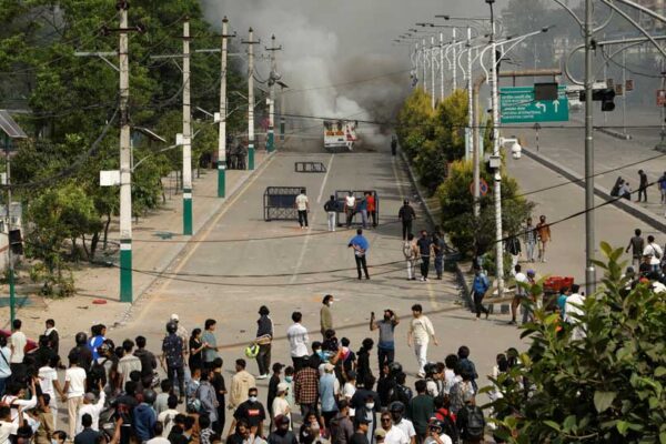 New Delhi: सोशल मीडिया बैन पर नेपाल में Gen-Z आंदोलन उग्र, 19 मौतें और गृहमंत्री ने दिया इस्तीफा