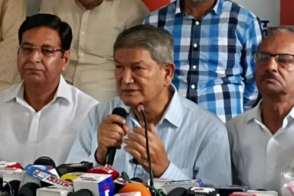 Dehradun: कांग्रेस ने 1200 करोड़ की राहत राशि को अपर्याप्त बताया, मलिन बस्तियों को हटाने का किया विरोध