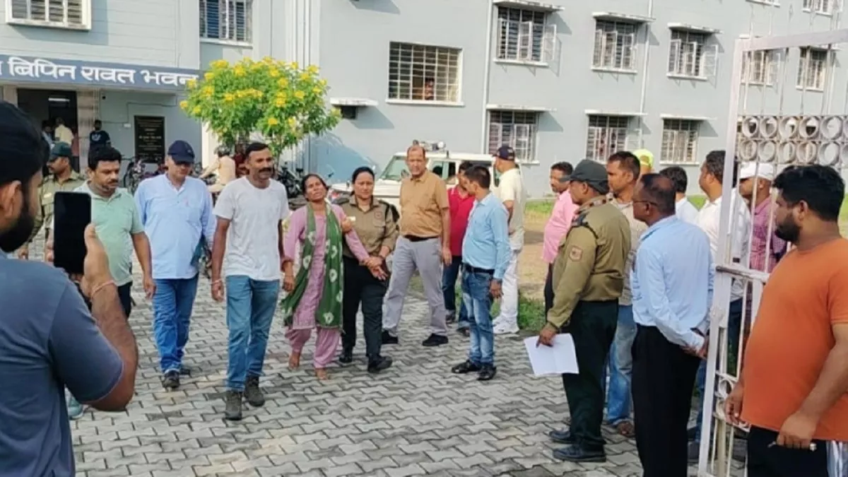 Pantnagar: पंत विवि में बीटेक छात्र ने अंग्रेजी की कमजोरी से परेशान होकर फांसी लगाई, सुसाइड नोट में माता-पिता से मांगी माफी