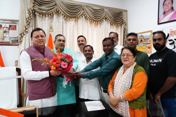 Dehradun: जनप्रतिनिधियों संग मुख्यमंत्री धामी की बैठक, विकास मांगों और आपदा राहत पर हुई चर्चा