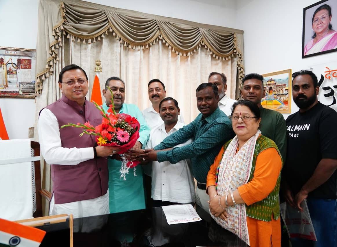Dehradun: जनप्रतिनिधियों संग मुख्यमंत्री धामी की बैठक, विकास मांगों और आपदा राहत पर हुई चर्चा