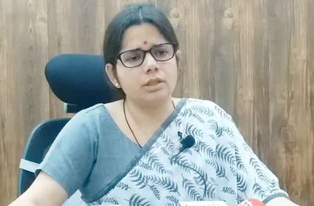 Nainital: नैनीताल-हल्द्वानी हाईवे की जर्जर सड़क पर डीएम वंदना सख्त, अधिकारियों और ठेकेदार पर मुकदमे के आदेश